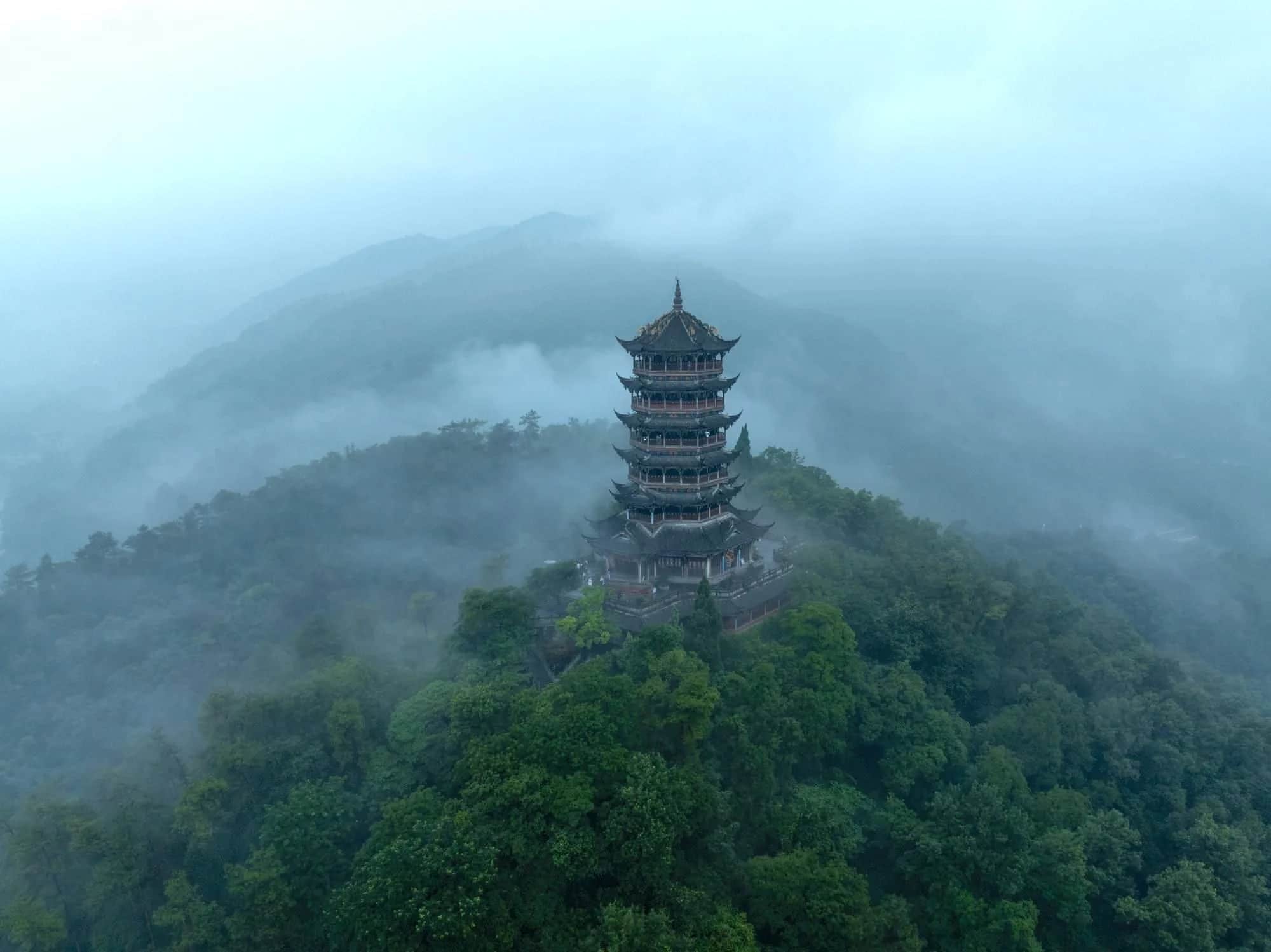 2-Day Chengdu Essentials: Panda Base, Heritage Sites & Qingcheng Mountain