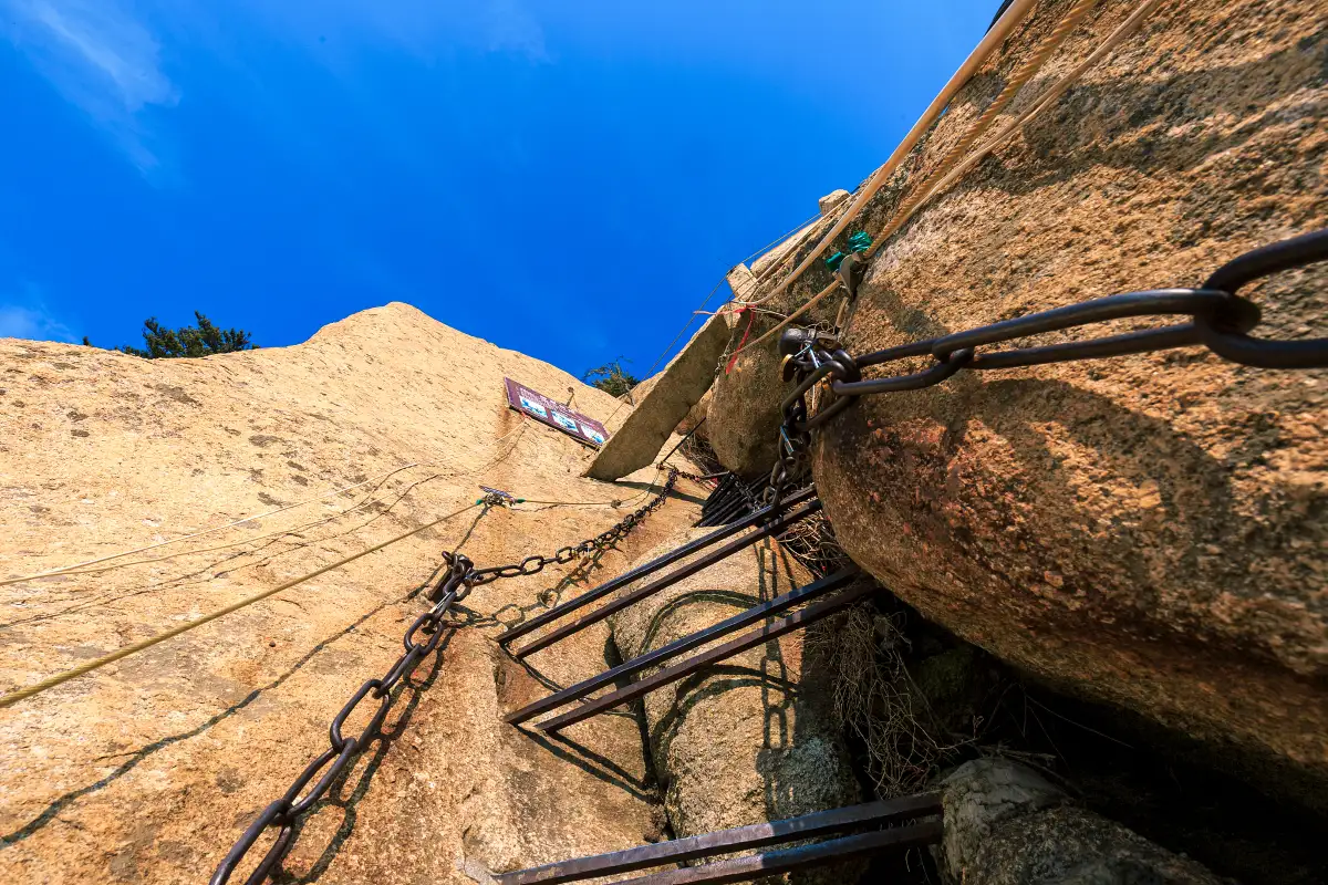 Mount Hua Plank Walk in the Air 2