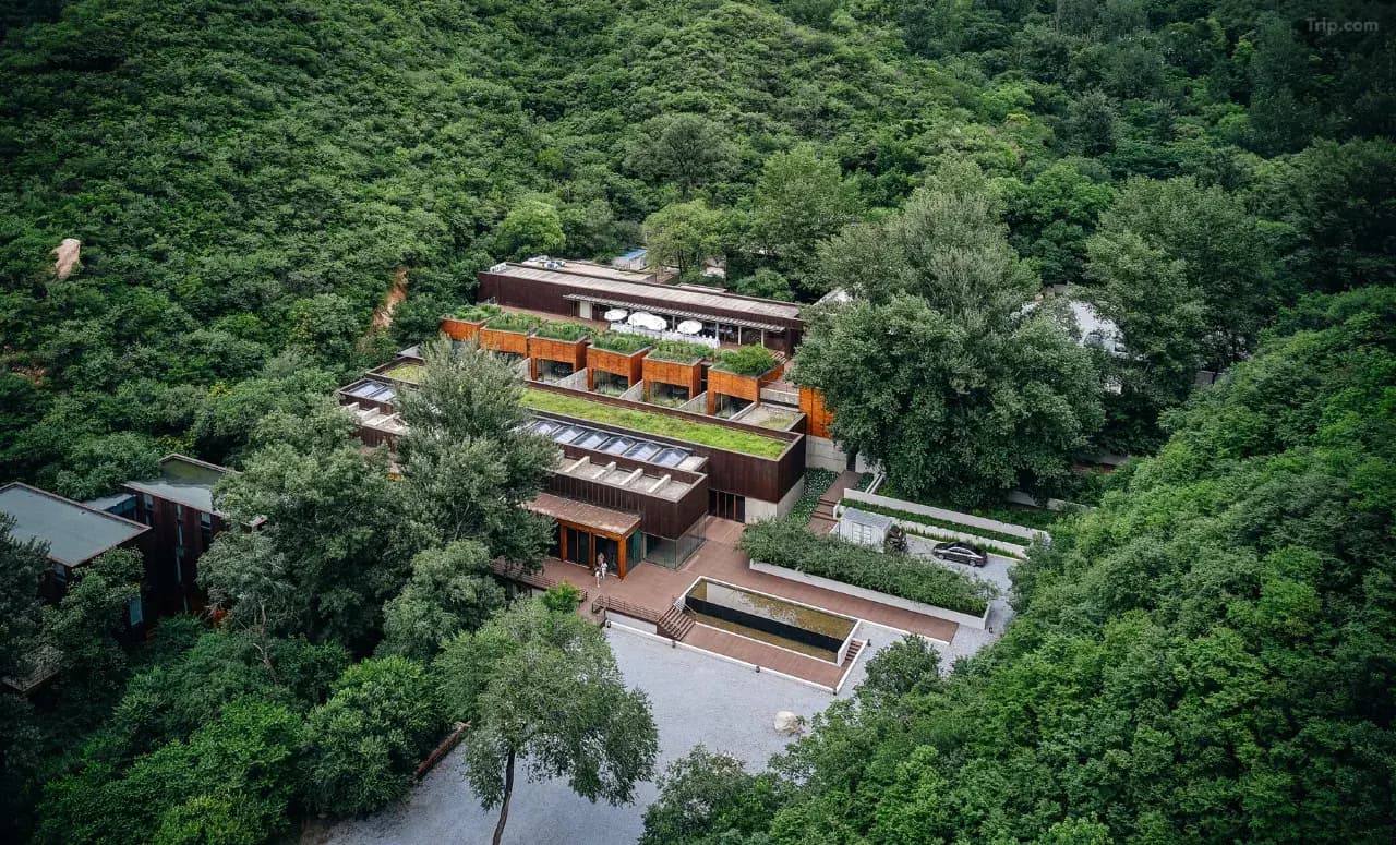 Commune by the Great Wall