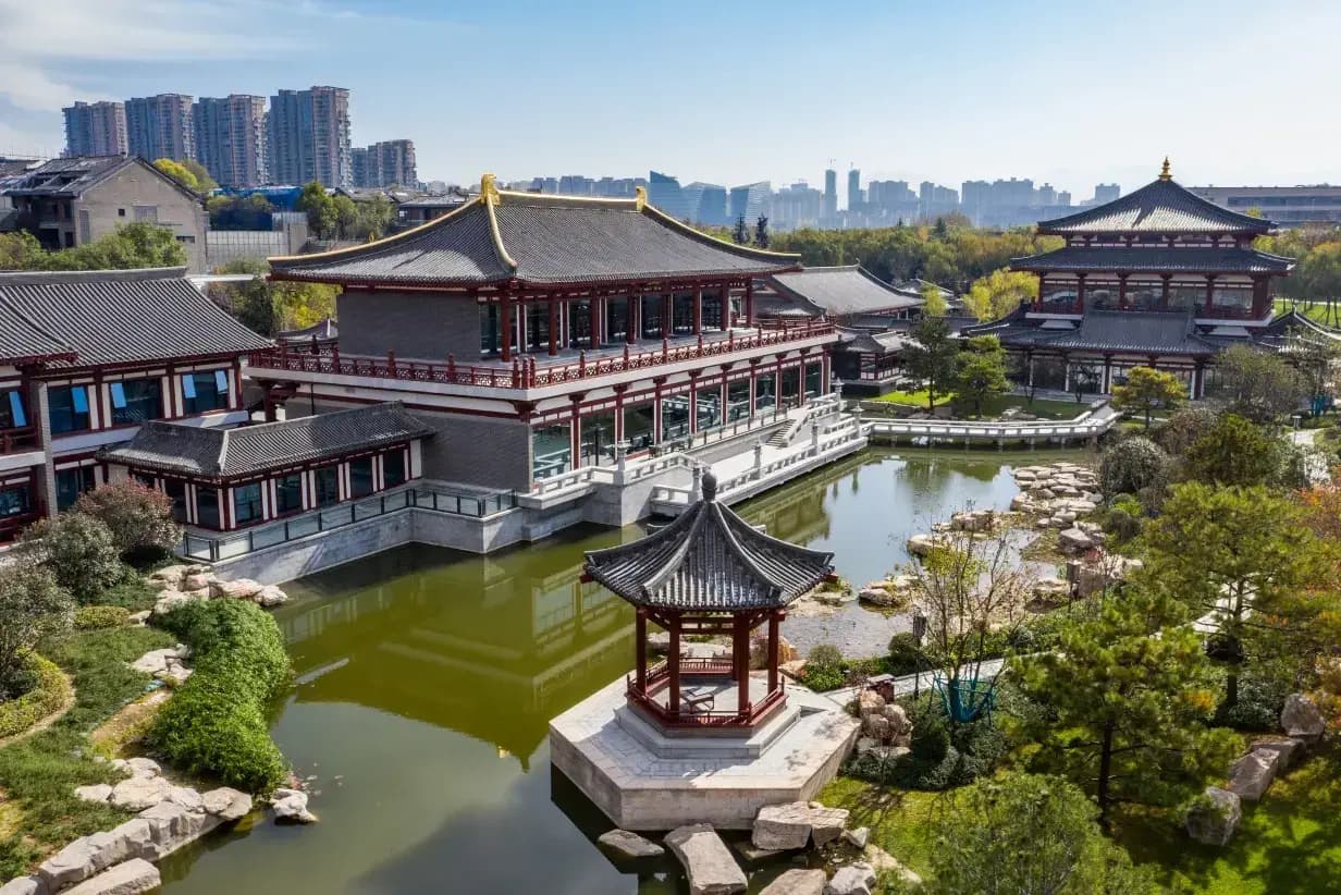 Tang Paradise Hotel