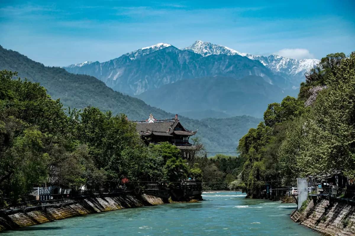 Chengdu & Sichuan Heritage 5-Day Journey: Pandas, Ancient Civilizations & Sacred Mountains