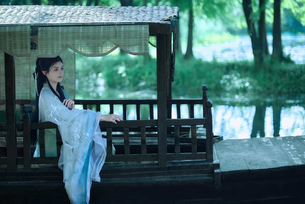 Hanfu Costume Rental & Professional Photography
