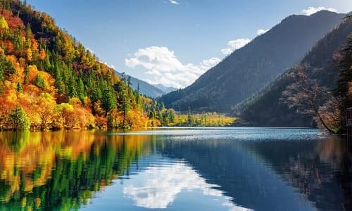 Sichuan Jiuzhaigou National Park lake
