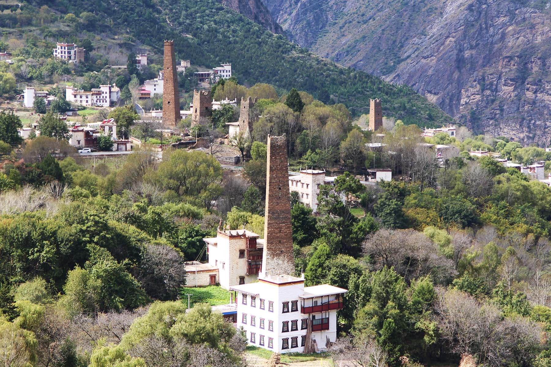 Zhonglu Tibetan Village