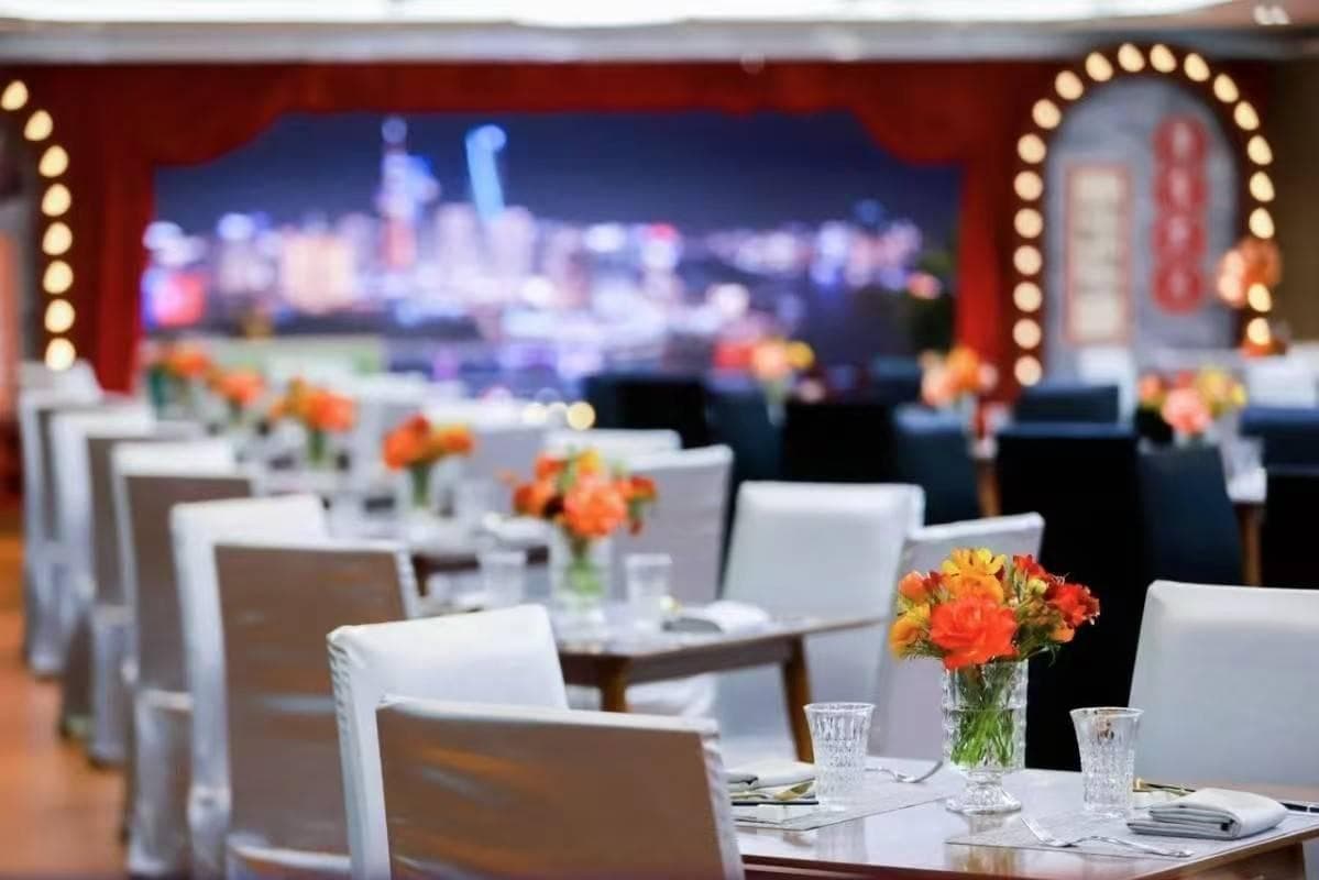 Themed Huangpu River Night Cruise with Buffet Dinner