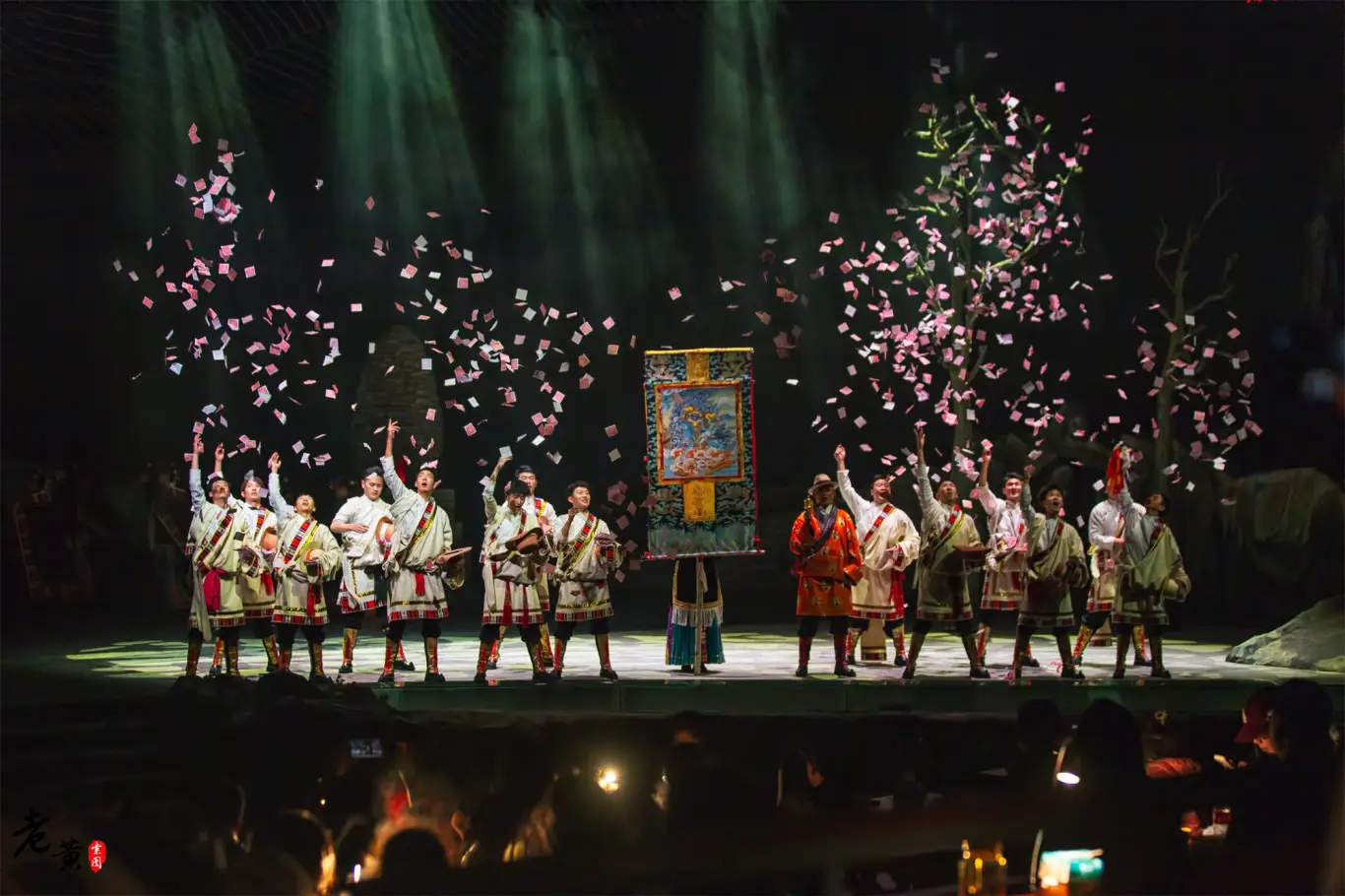 Tibetan Cultural Performance & Local Hot Pot Dinner Experience