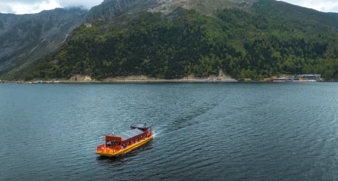 Mugecuo Alpine Lake Boat Ride