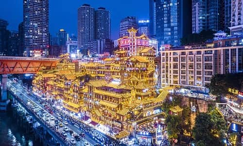 Chongqing City Essence Day Tour: Temples, Old Streets & Yangtze River Views