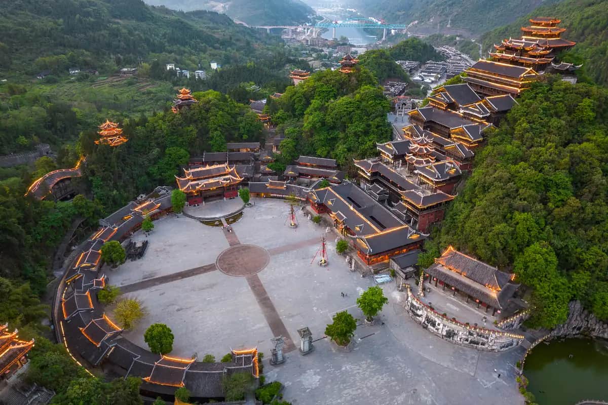 1-Day Chiyou Jiuli Ancient City & U River Gallery Cruise