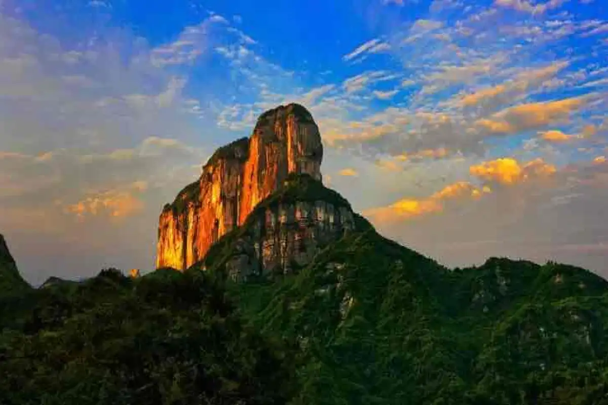 1-Day Jinfo Mountain Alpine Escape: Karst Caves & Golden Summit Panorama