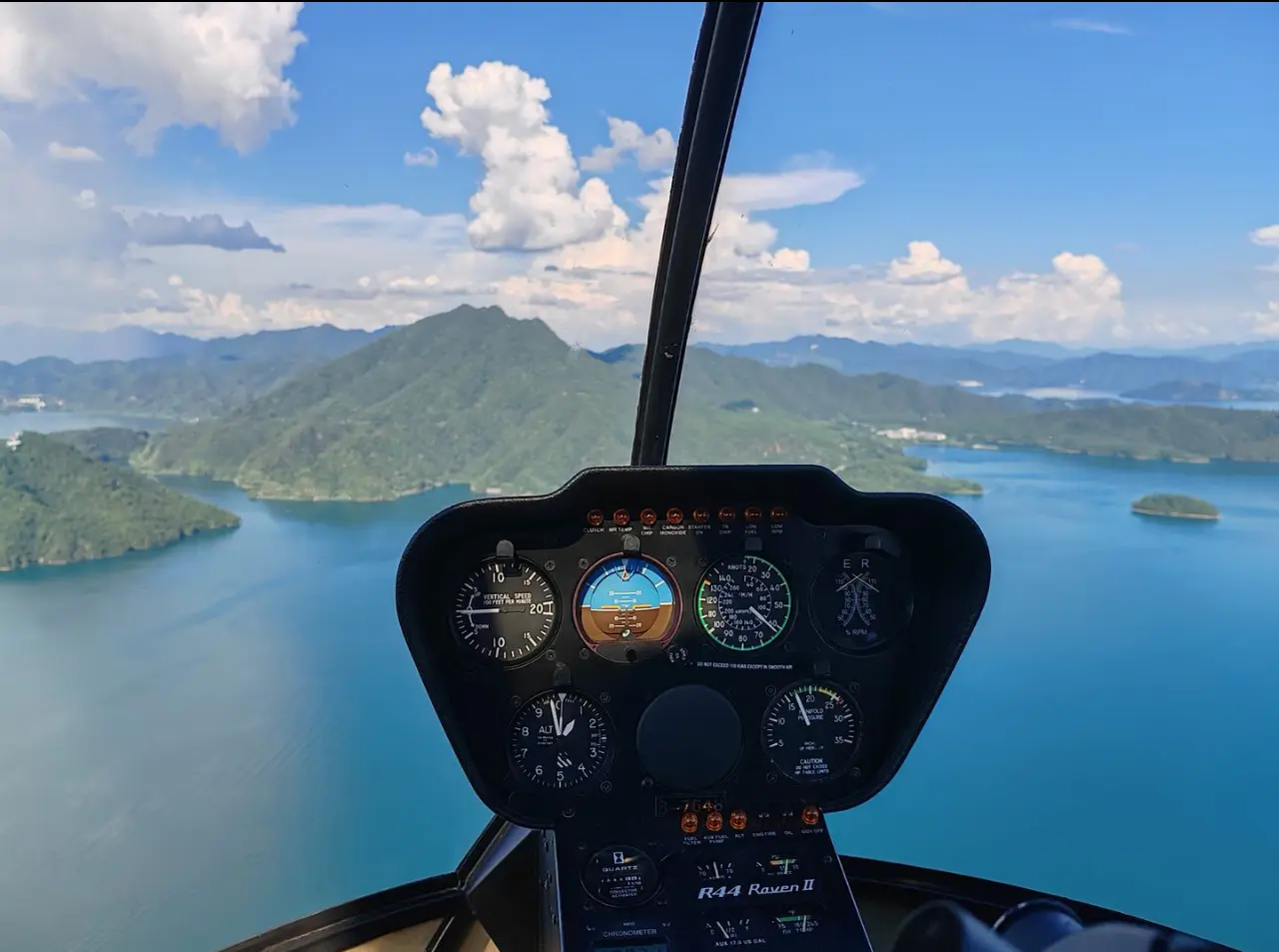 Qiandao Lake Helicopter Sightseeing Experience