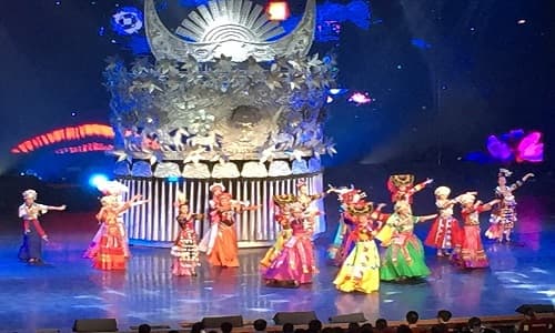 Charm Xiangxi (Super VIP Seats) + Transfer & English Guide