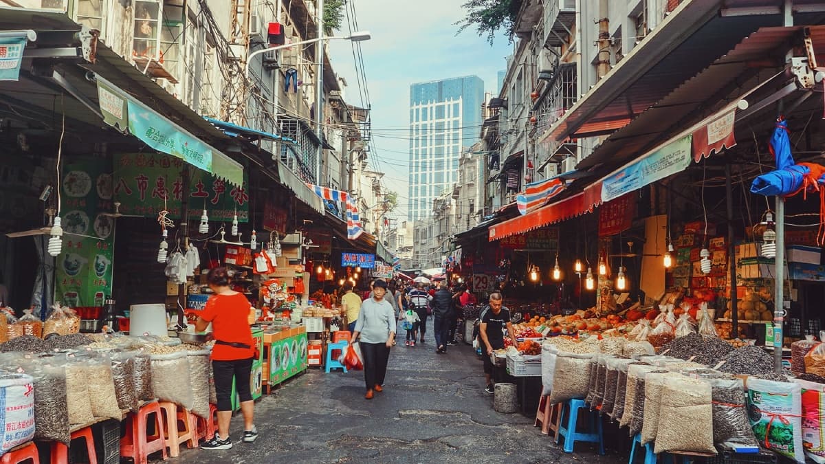 Taste Guangzhou Like a Local – Local Market & Old Town Food Walk