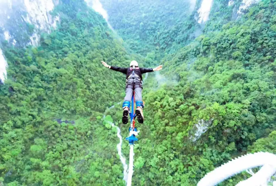 Bungee Jump – Leap from the Glass Bridge