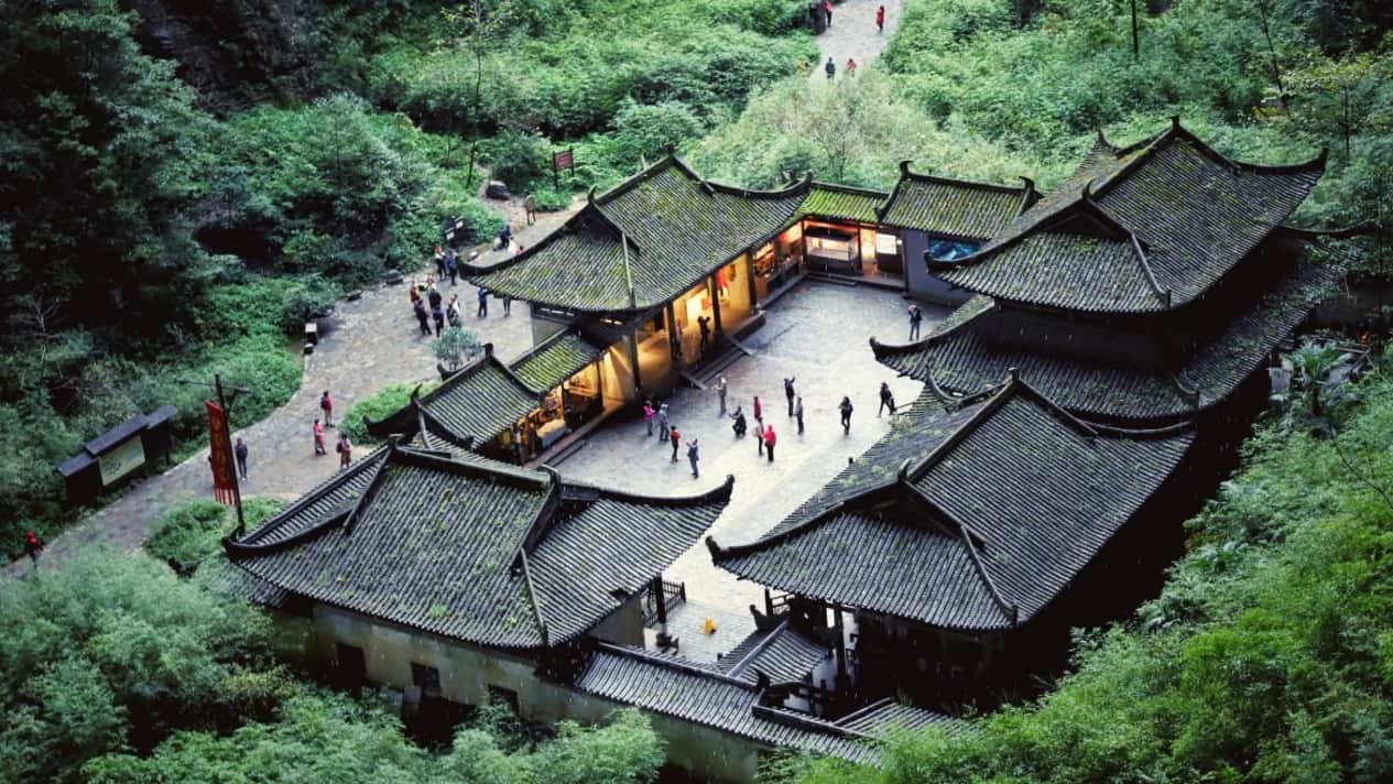 The Grand Tour Chongqing 6-Day Journey: Mountain Views & Local Culture