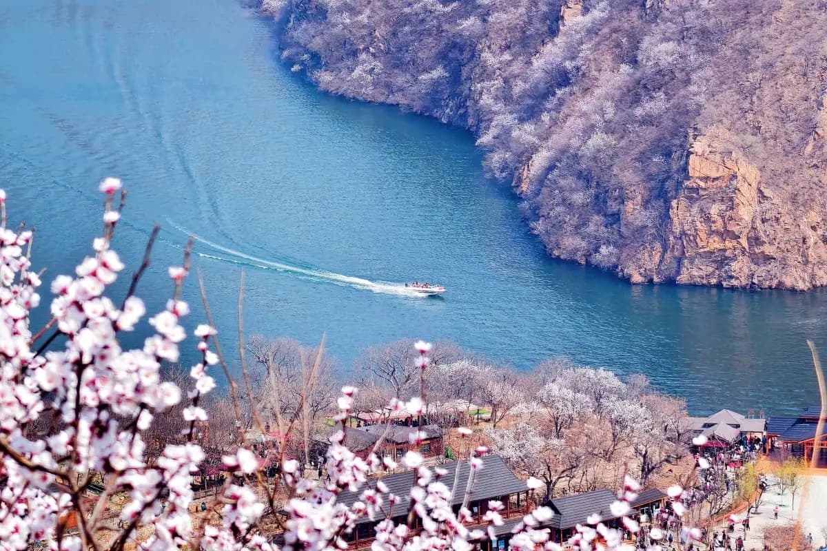Beijing Black Dragon Pond Tour | Waterfalls, Pools & Mountain Scenery