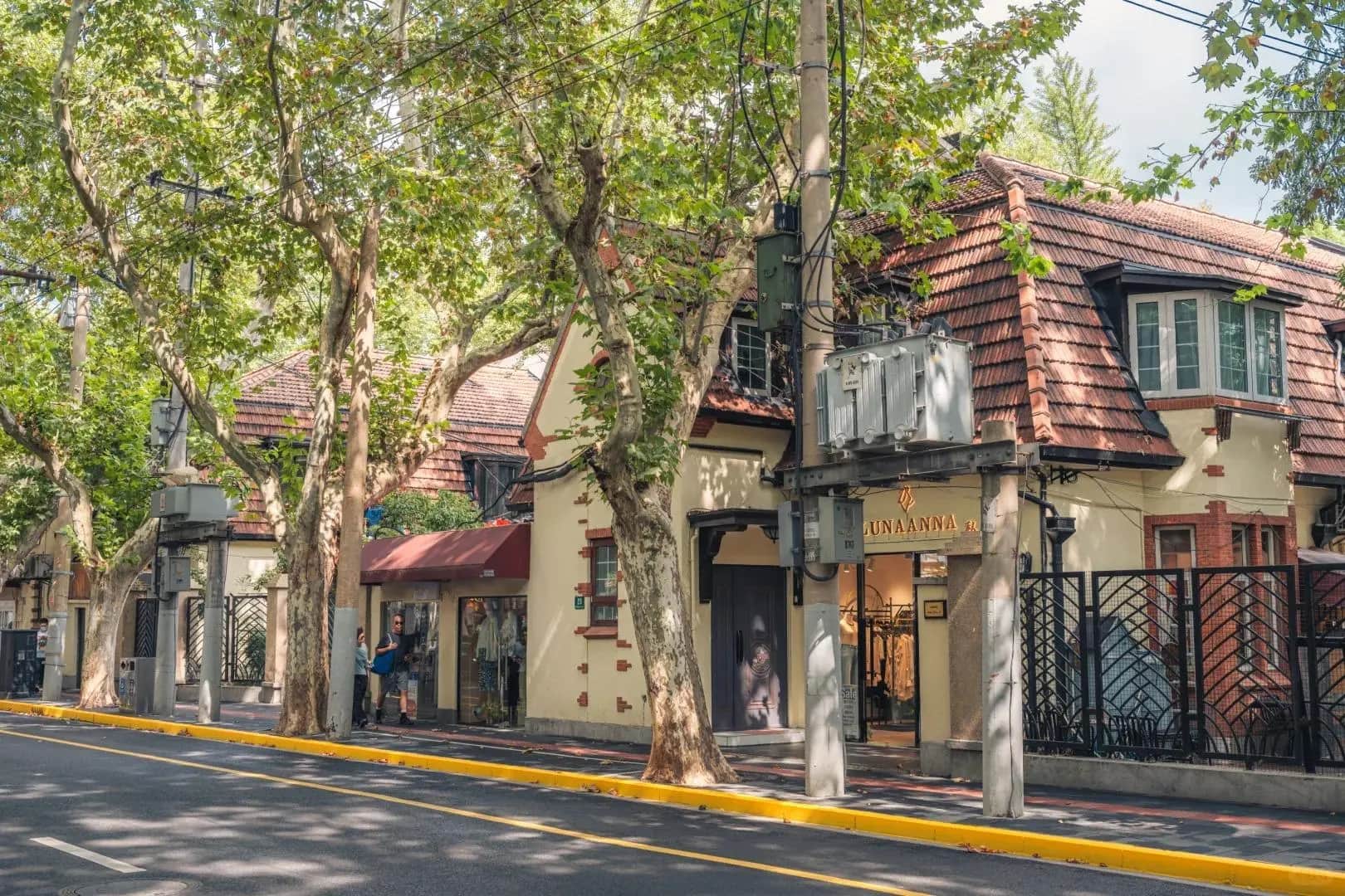 3-Day Shanghai Walking & Food Experience: From Old Streets to Water Towns