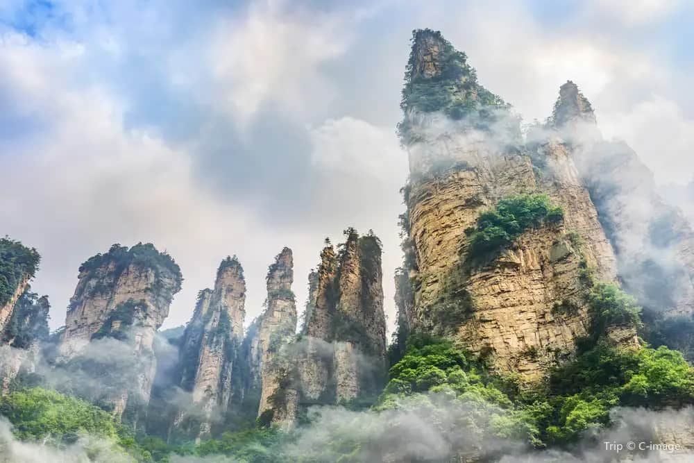 2-Day Zhangjiajie: Tianmen Mountain & National Forest Park