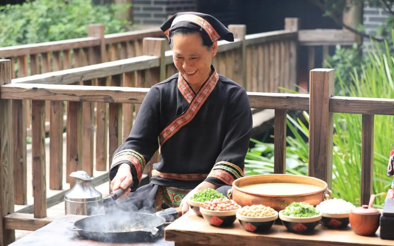 Guilin Yao Ethnic Group Oil Tea Making Experience