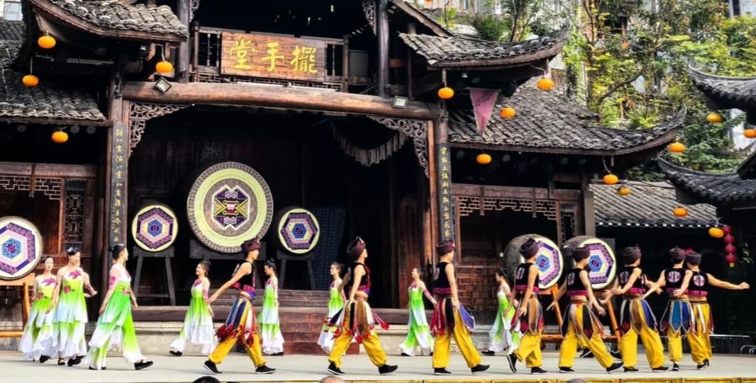 "Blossoming Furong " Daytime Street Performances