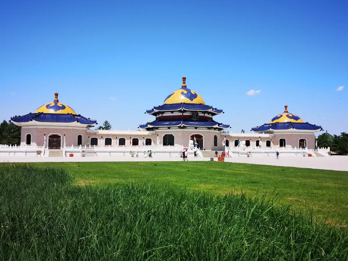 6 Days Inner Mongolia Grassland, Desert & Genghis Khan Tour from Hohhot