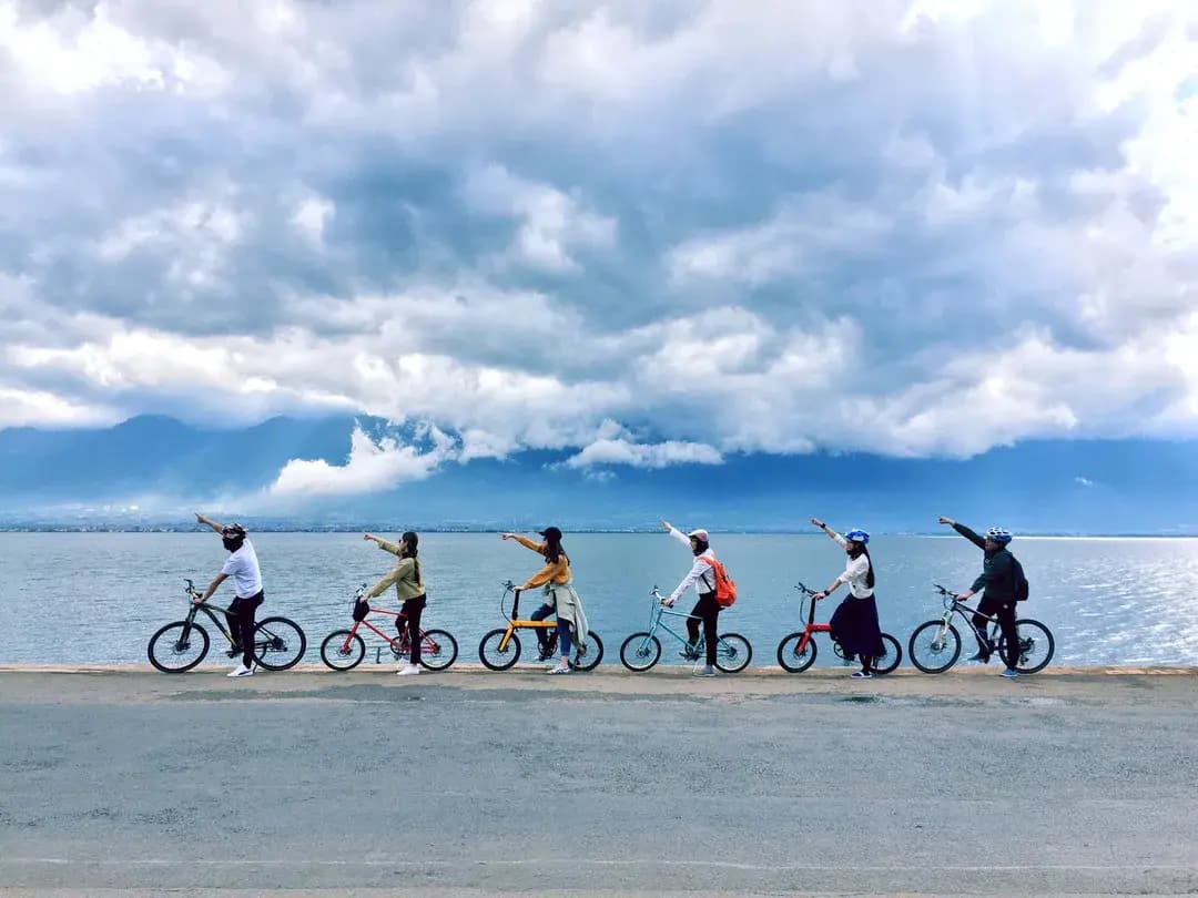 Dali Yunnan Day Tour: Explore Cangshan by Cable Car & Cycle Along Erhai Lake