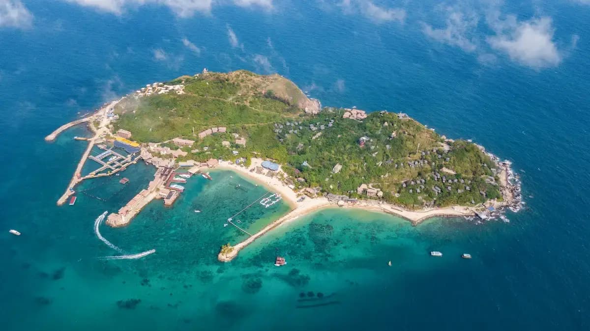 Fenjiezhou Island Snorkeling & Beach Day Trip from Sanya