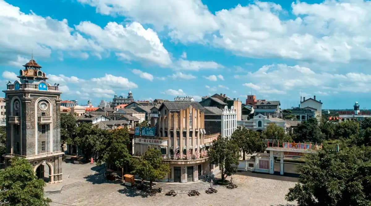 Hainan Provincial Museum & Mission Hills Feng Xiaogang Movie Town 1-Day Tour