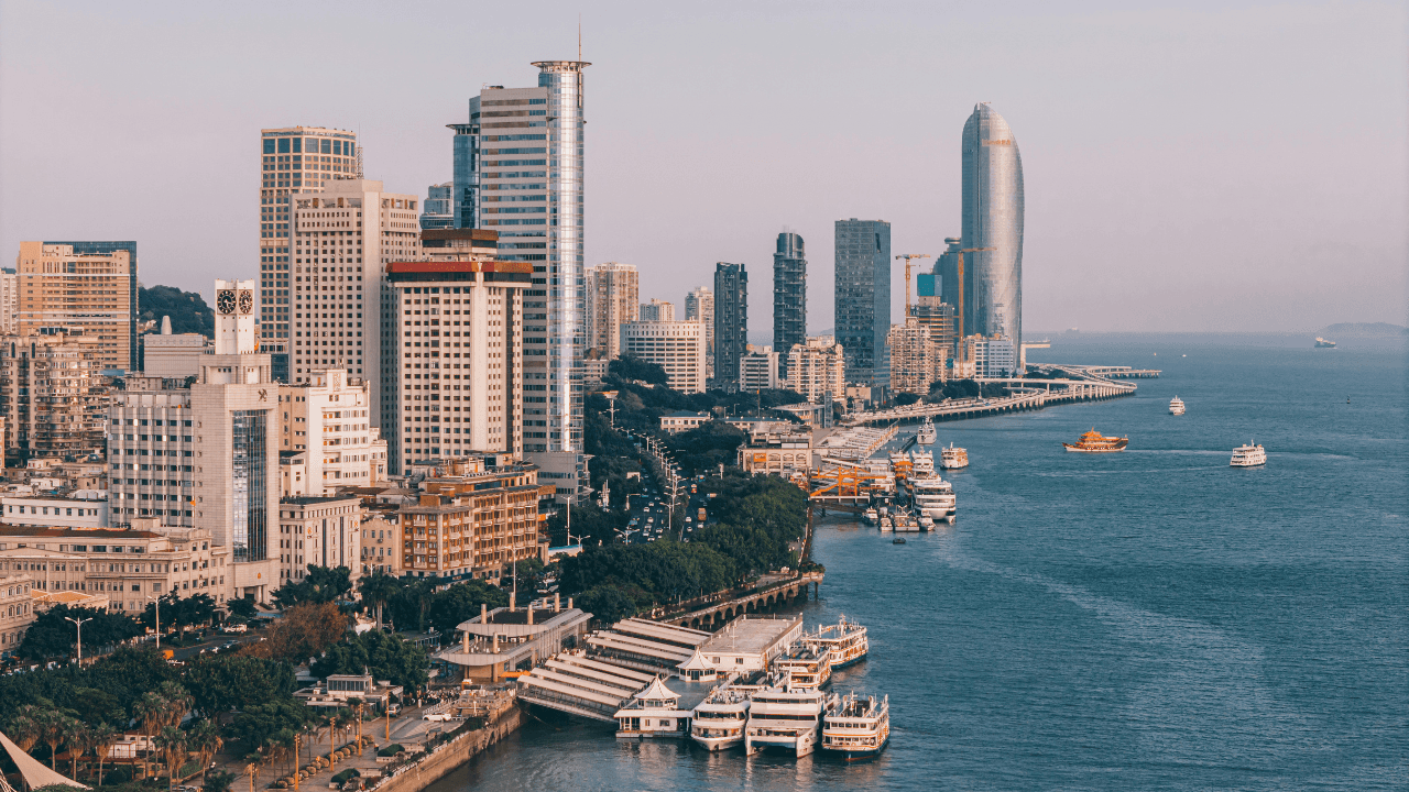 Xiamen Layover Tour: Island Heritage, Temple Culture & Coastal Scenery