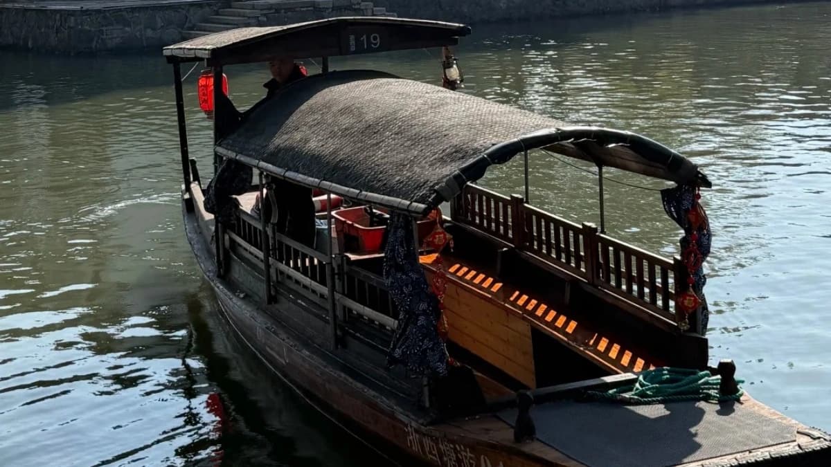 Traditional Awning Boat Ride