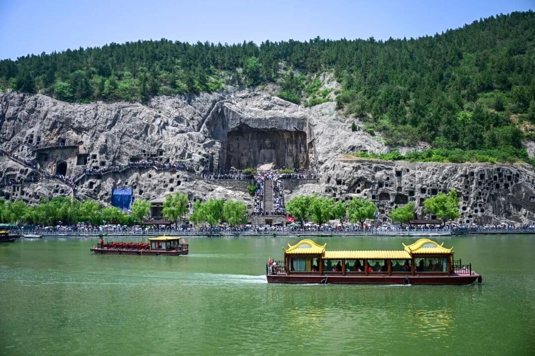 Admire Longmen Grottoes from the River