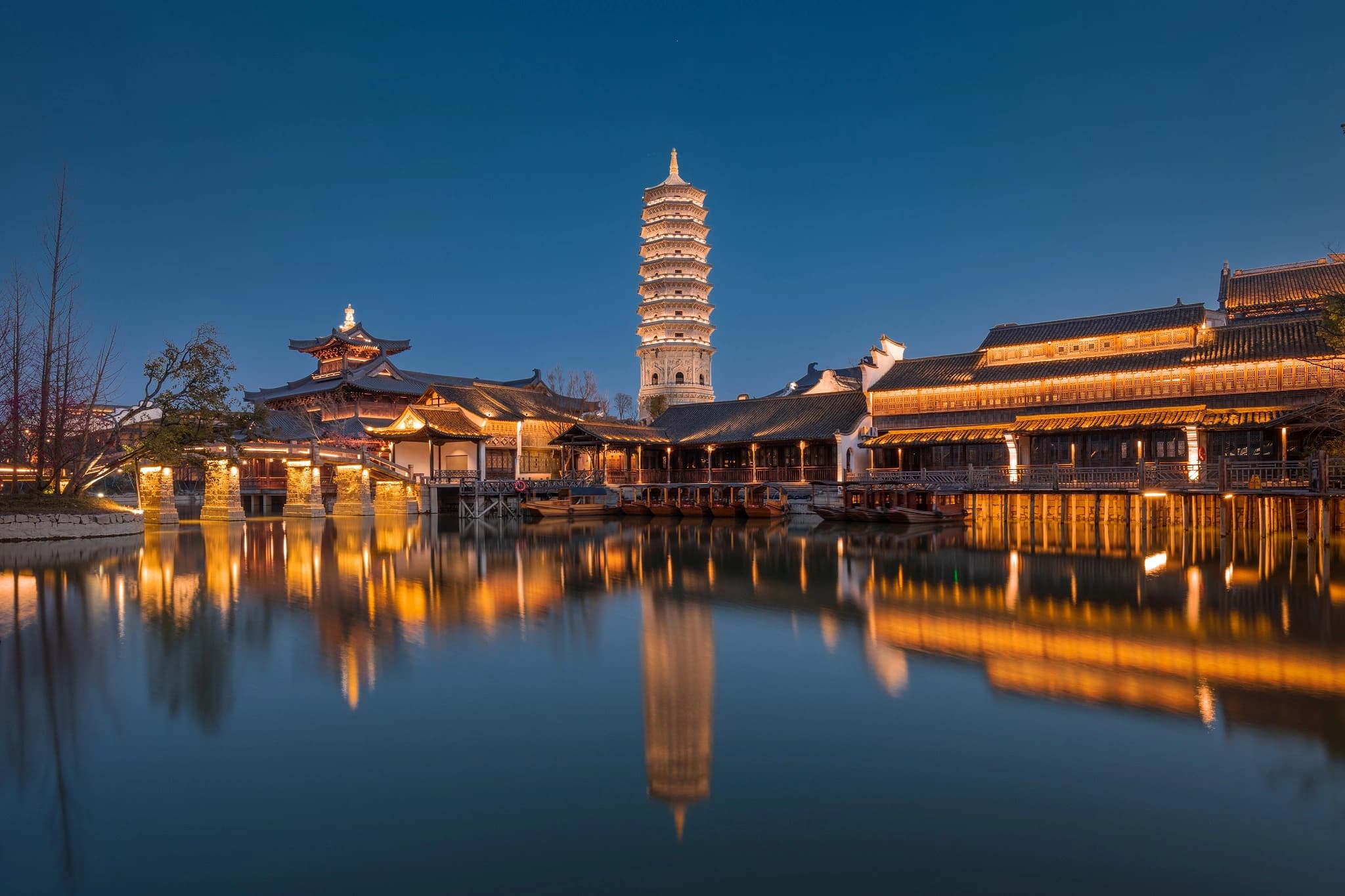 6-Day Hangzhou, Hengdian Film City & Jiangnan Ancient Town Tour