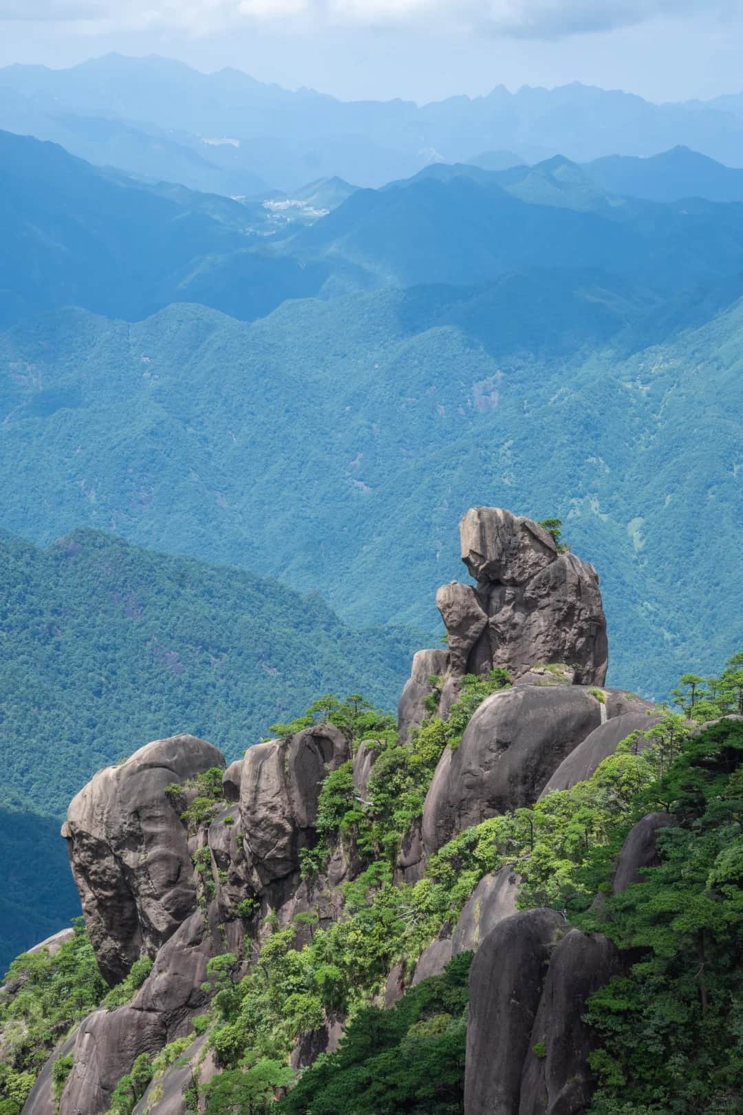 2-Day Sanqingshan Mountain Tour: Taoist Sacred Mountain & Little Huangshan