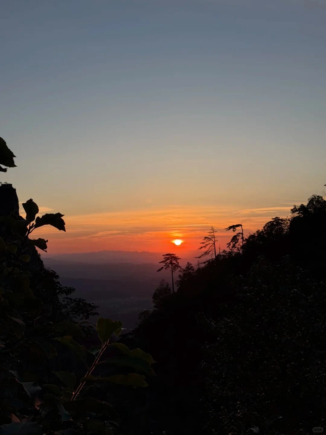Enjoy Sunset Views Over Lushan’s Mountains
