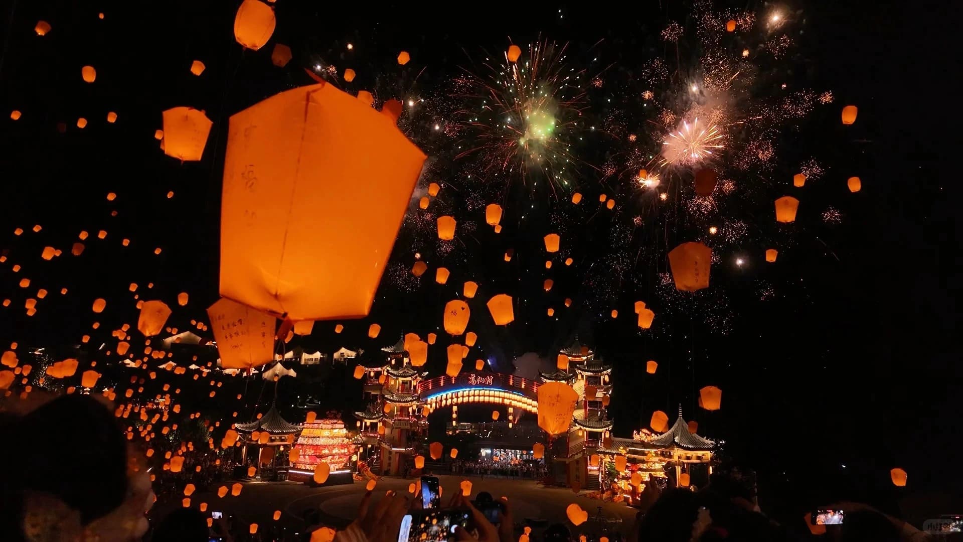 4-Day Jiangxi Fairyland Tour: Huangling, Lingshan, Wangxiangu & Ge Xiancun