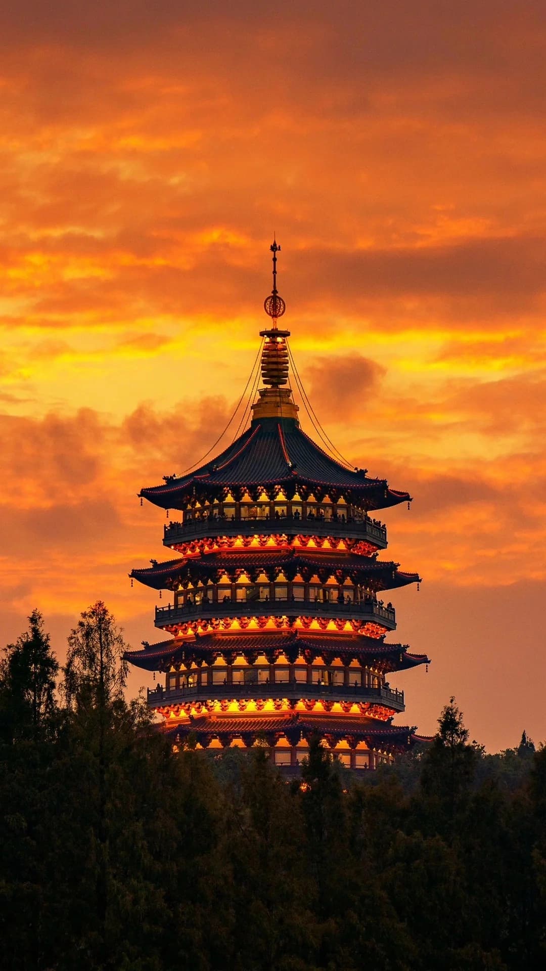 hangzhou leifeng pagoda at sunset