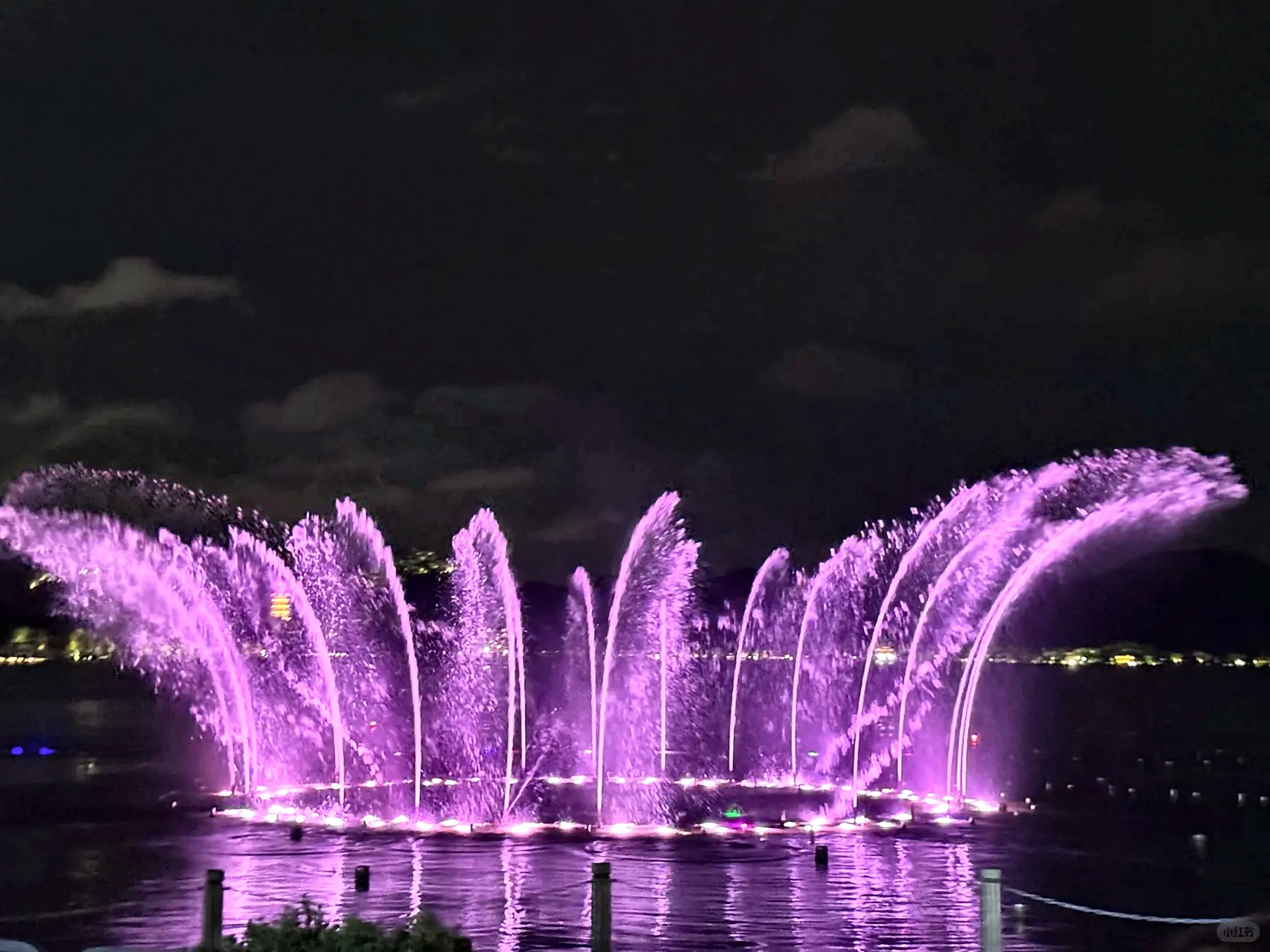 hangzhou west lake fountain night