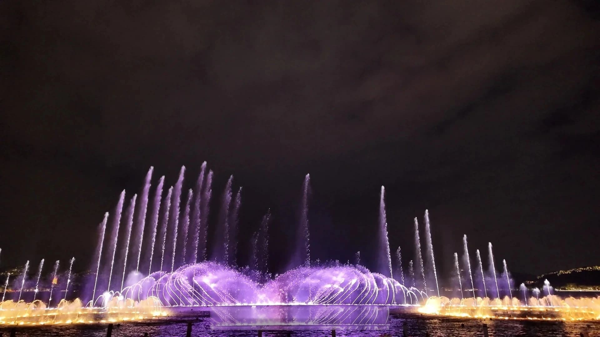 hangzhou west lake fountain night (2)