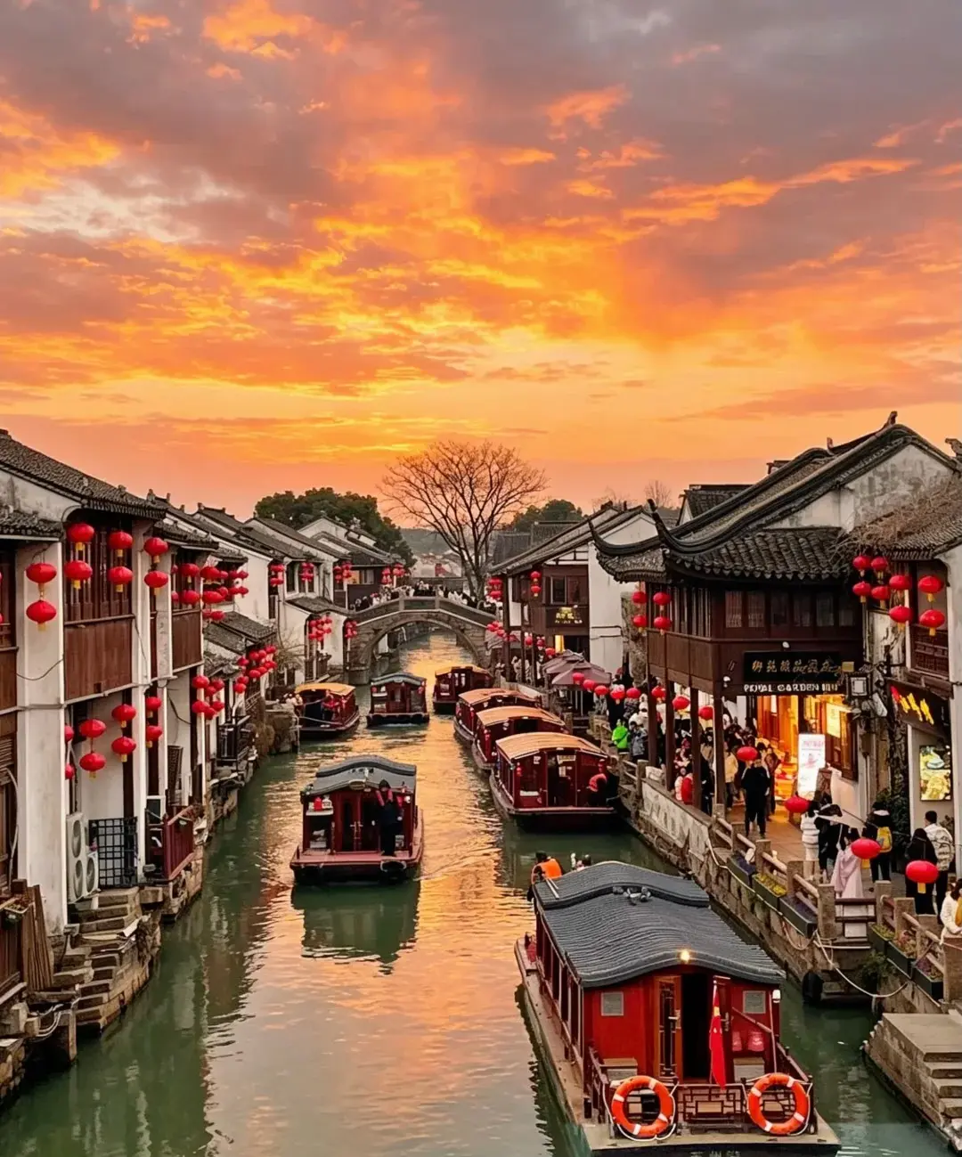 Private Hand Rowed Boat on Pingjiang River suzhou