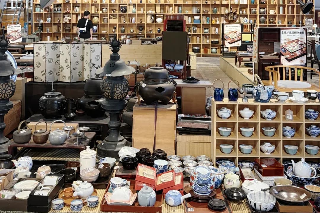 Xicang Bird Market & Antique Treasure Hunting Experience