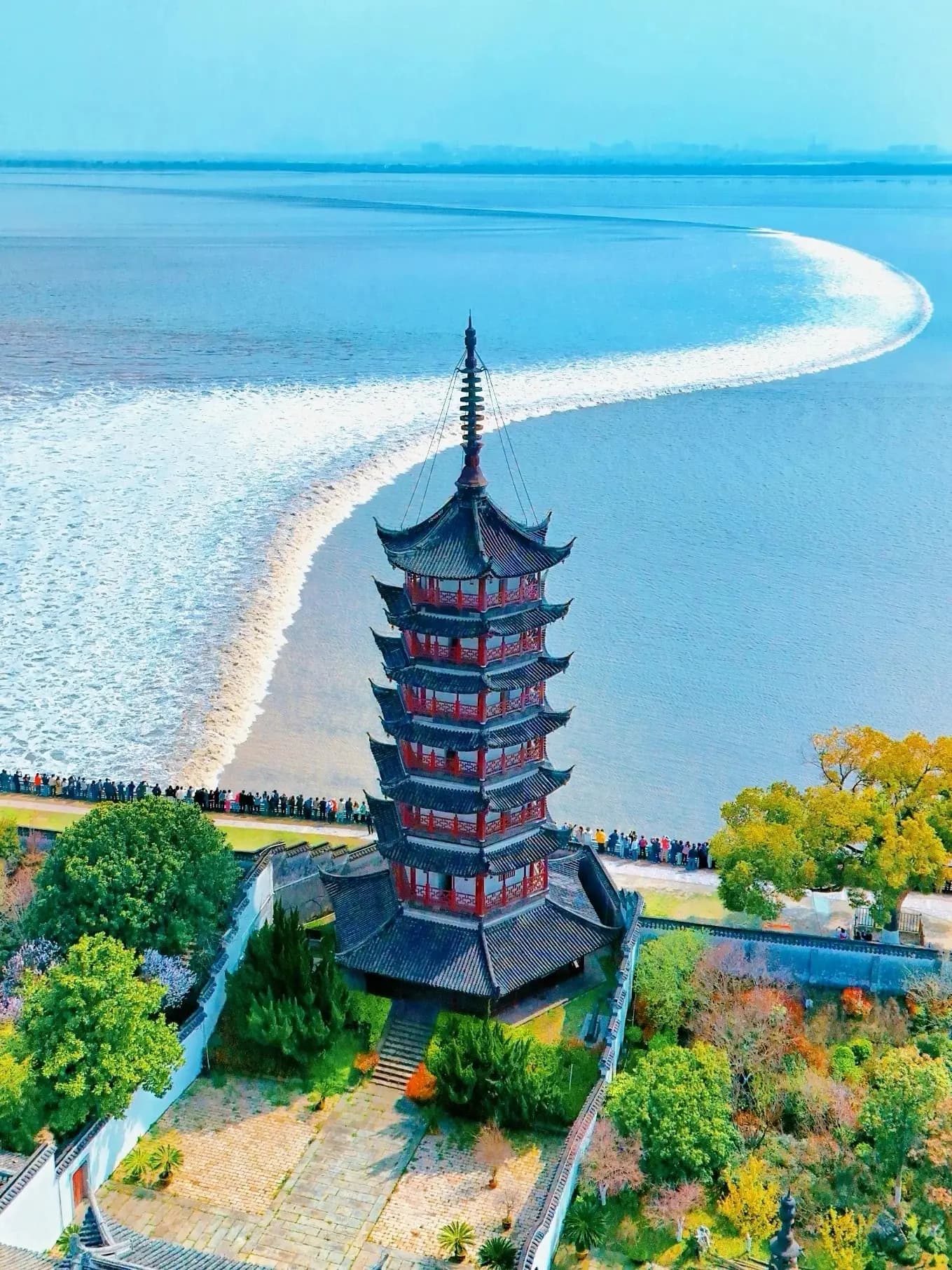 Qiantang River Tidal Bore & Yanguan Ancient Town Day Tour from Hangzhou