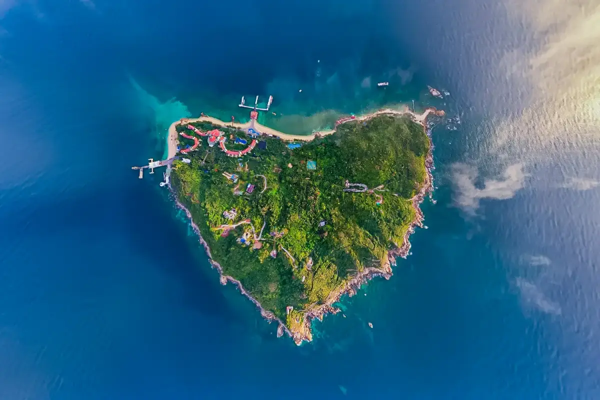 6-Day Sanya & Baoting Rainforest Retreat: Yanoda, Binglang Valley, Qixianling & Wuzhizhou Island