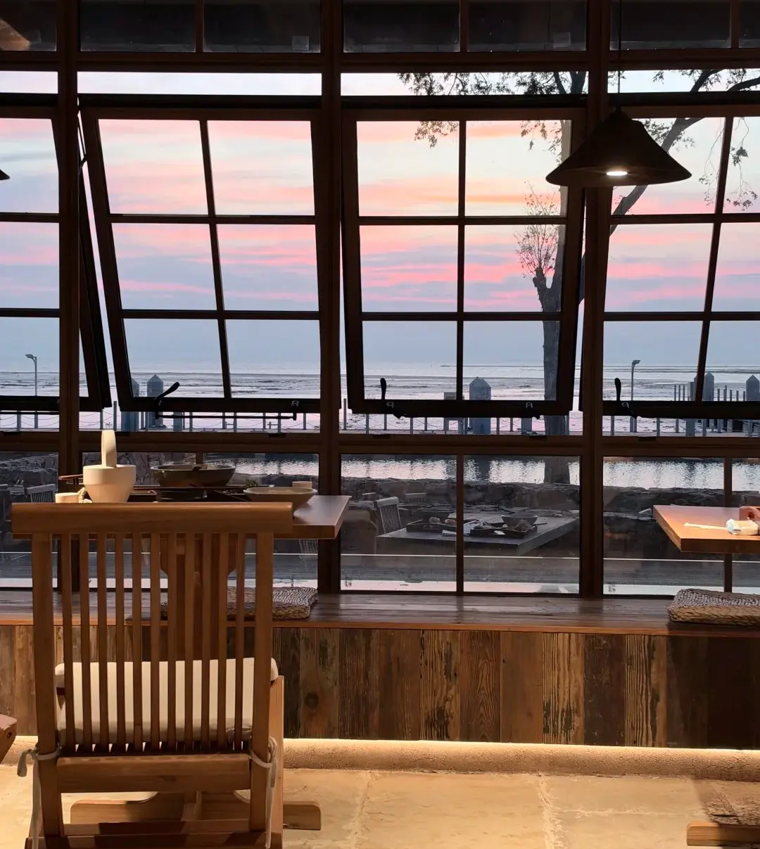 Traditional Tea House Experience by Taihu Lake